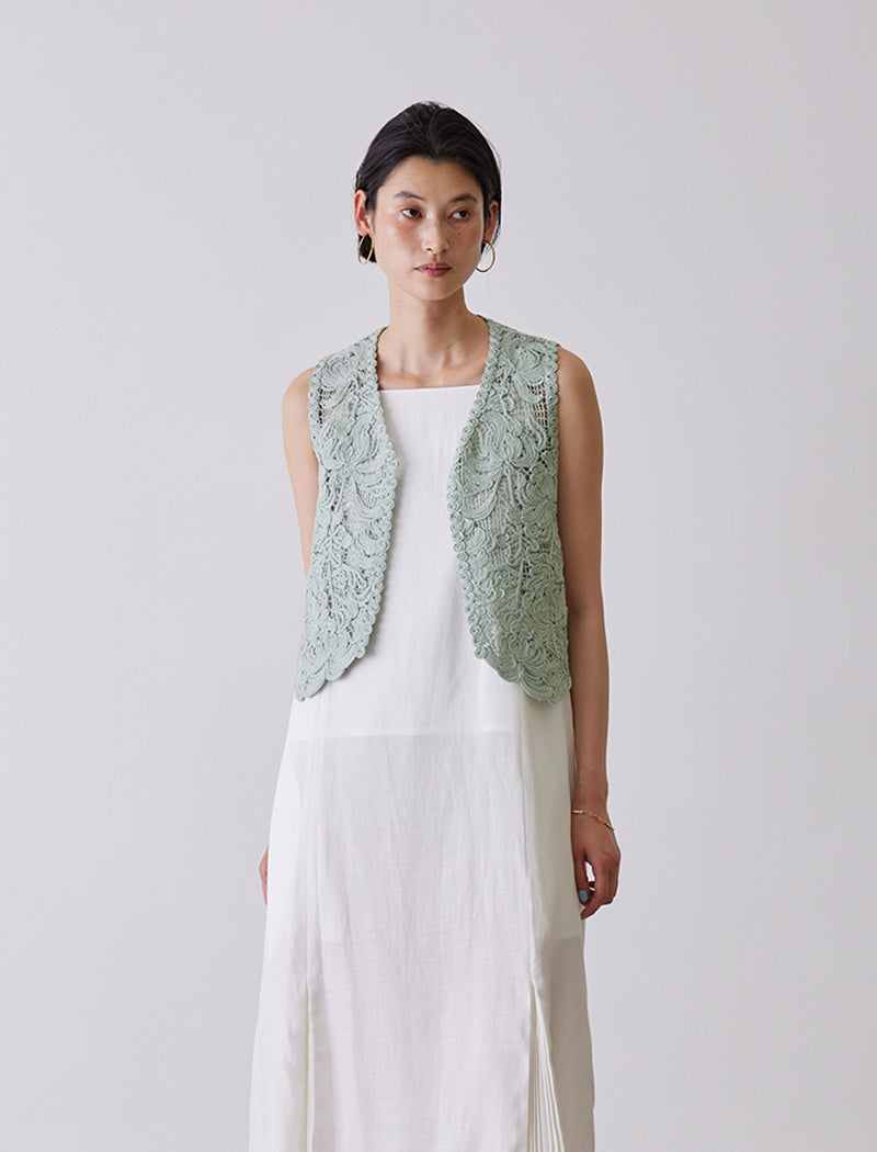 LILY EMBROIDERY V-NECK VEST