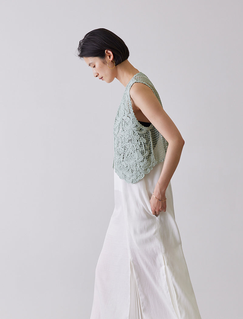 LILY EMBROIDERY V-NECK VEST